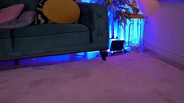 AlenaCapricious' Live XXX Chat