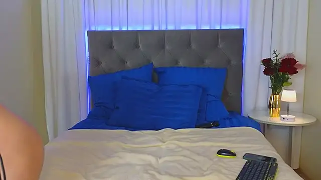 Ariana_Petite Chat XXX in diretta