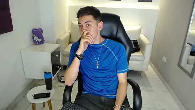 عرض كام LoganFoster_