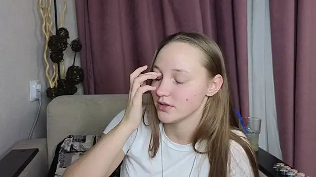 BibiStapler Adlı Modelin Canlı XXX Sohbeti