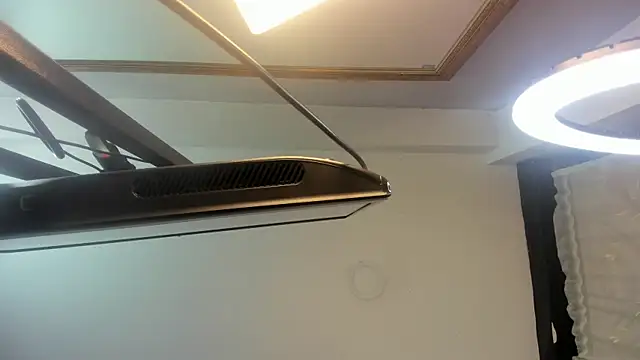 ChannelWhitee_'s Live XXX Chat