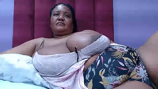 GiantTittts Live XXX Chat