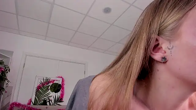 MiaMews' Live XXX Chat