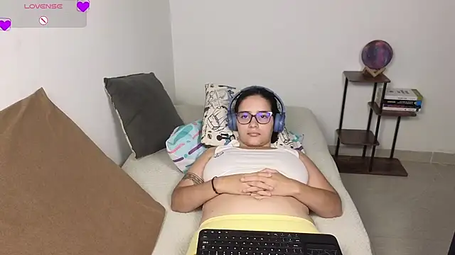 blue__moon_'s Live XXX Chat