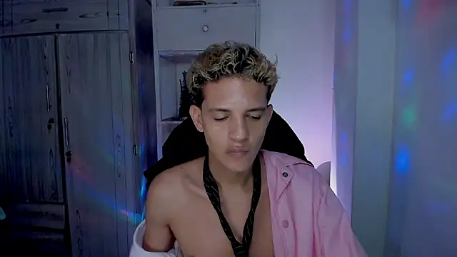 tylernovaのライブXXXチャット