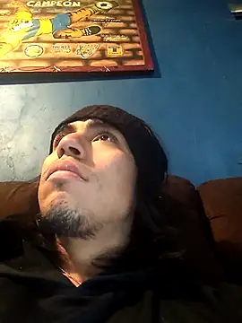 AlexAlejandro13 élő XXX-chatje