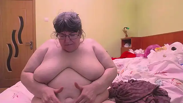 HugeTits Chat XXX in diretta