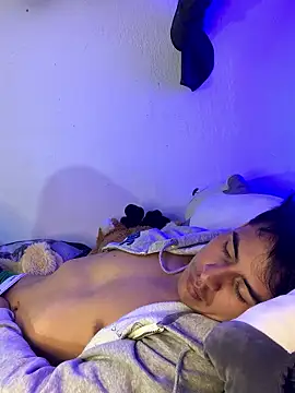 roguer_darkk's Live XXX Chat