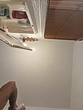 Cnutt310 Show in webcam