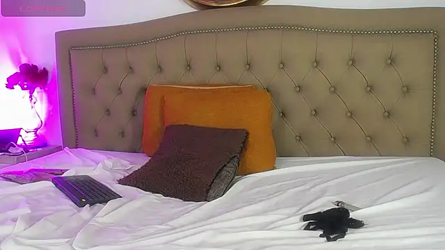 Chatroom XXX en direct de Adara_Ferrara