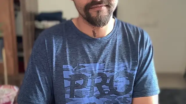 MakeMeAwareAah élő XXX-chatje