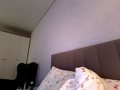 GoldenSexySky 现场XXX聊天