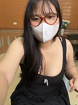 hide_from_colleagues' Live XXX Chat