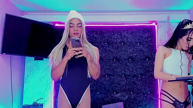 Queens_Wonders_Blonders Live XXX-chat