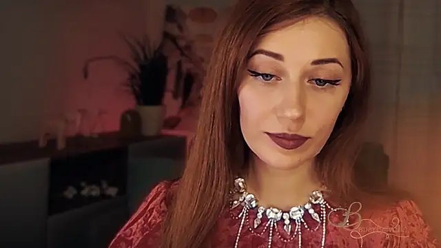 MissBeverlyMills' Live XXX Chat