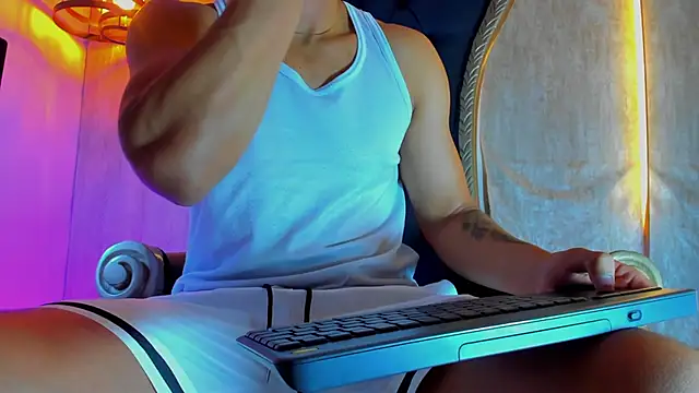 XXX chat uživo modela thaddeus_king