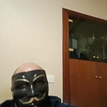 clistezzz_UNO: διαδικτυακό σόου στην κάμερα