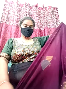 Jasmine_jaaan: διαδικτυακό σόου στην κάμερα