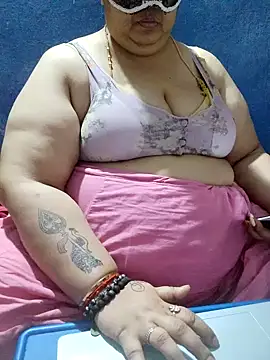 XXX chat uživo modela tamilthanushri