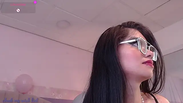 Emerald_gh – Live XXX-chat