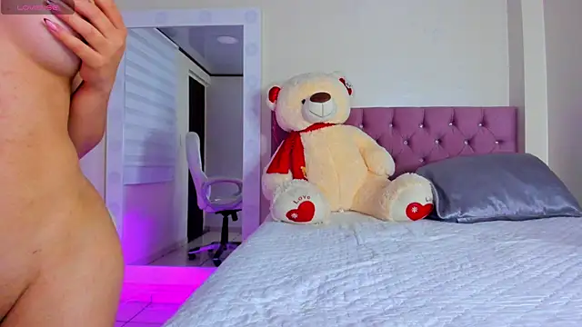 isaa_19: διαδικτυακό σόου στην κάμερα