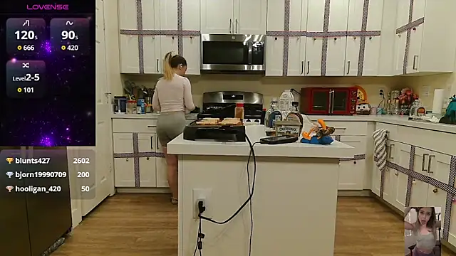 Blondiewithanass – Naživo XXX chat