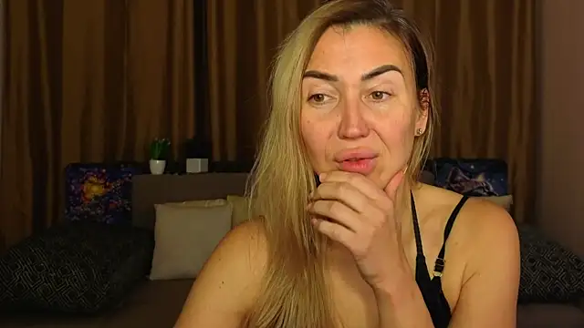 Show de webcam de Kiss_julli88I