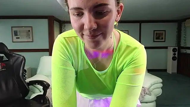 XXX chat uživo modela KiraRustle