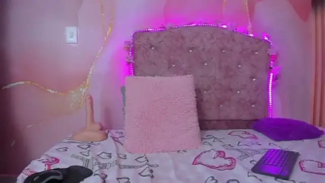 Chatroom XXX en direct de violet_taylor_