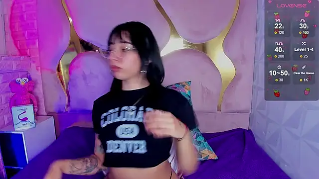 دردشة NaniiSisy الجنسية المباشرة