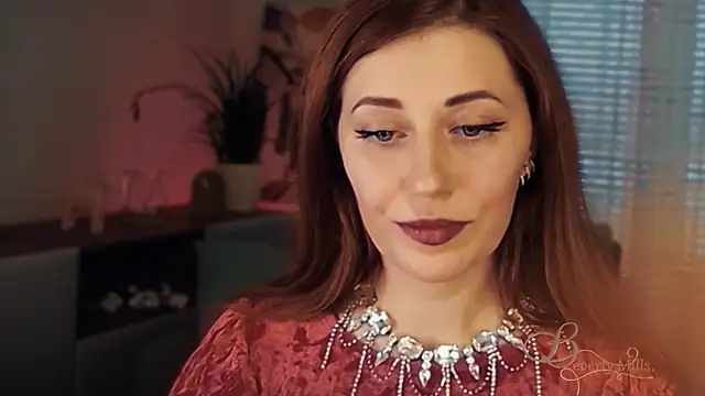 MissBeverlyMills' Live XXX Chat