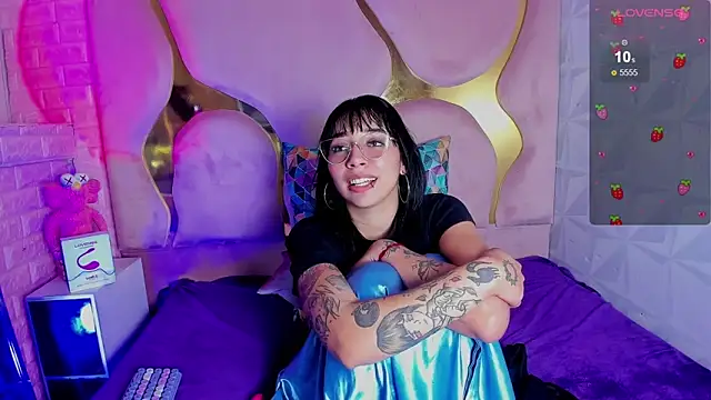 NaniiSisy's Live XXX Chat