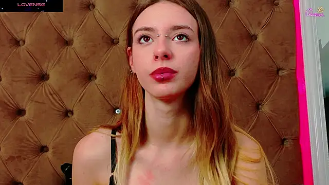 CoraVex's Live XXX Chat