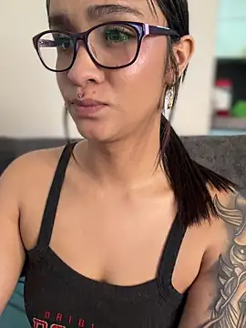 Isabella-Teen's Live XXX Chat