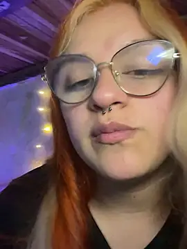 Sophia_Weest99 Adlı Modelin Canlı XXX Sohbeti