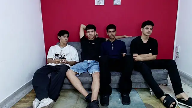 CHILLBICREWX: απευθείας συνομιλία ΧΧΧ