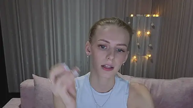 Pokazy przed kamerką – kittie_like18