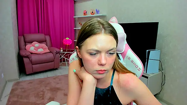 Strawberrye Adlı Modelin Canlı XXX Sohbeti