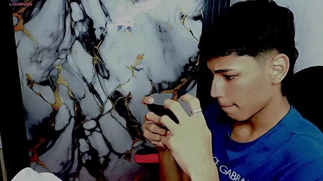 Im_david02: διαδικτυακό σόου στην κάμερα