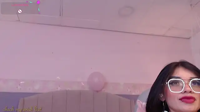 Emerald_gh's Live XXX Chat