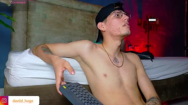 david_huge's Live XXX Chat