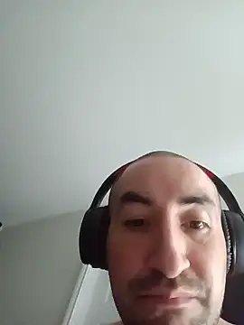 CumDumpPig83のライブXXXチャット