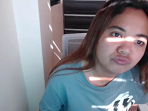 xTheLastVIRGINx Adlı Modelin Canlı XXX Sohbeti