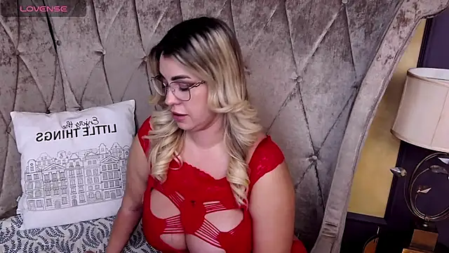 BustyGizelle's Live XXX Chat