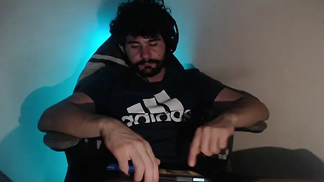 LuciferSantoryu Chat XXX in diretta