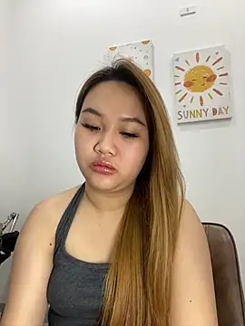 Almira6868 现场XXX聊天