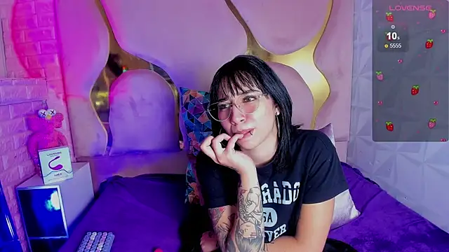 NaniiSisy's Live XXX Chat