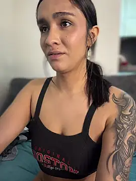 Isabella-Teen's Live XXX Chat