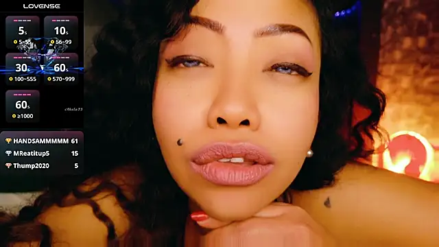 Chat XXX en directo de ElyaQuinn