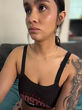 Isabella-Teen লাইভ XXX চ্যাট